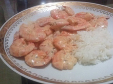 Camarão ao creme parmesão e ervas finas