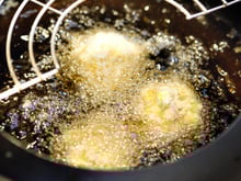 Como tirar cheiro de fritura da cozinha em poucos minutos com apenas um ingrediente simples