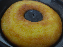 Bolo de laranja com calda de laranja