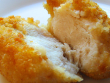 Eu sempre pulei esse passo na hora de fazer frango empanado, mas ele faz toda a diferença no resultado!