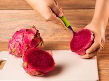 Controla a pressão e colesterol, combate a anemia e mais: aqui estão os motivos para colocar pitaya no cardápio