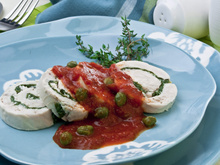 Rodelas de Frango recheadas com Espinafre, Alcaparras e Queijo Cottage ao Salsaretti Clásico