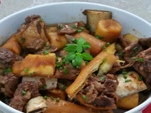 Costela com mandioca na cerveja