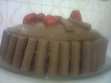 Torta de brigadeiro, morango e prestígio