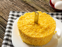 Quem quer emagrecer pode comer cuscuz de milho? Descubra benefícios e como incluir o alimento à dieta