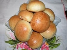 Pão de batata recheado com mortadela