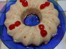 Pudim de gelatina de doce de leite