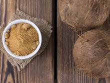 Açúcar de coco: descubra as maravilhas desse ingrediente natural