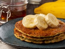 Panqueca de banana é a opção perfeita para começar o dia com o pé direito
