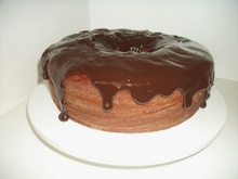 Bolo de chocolate com cobertura