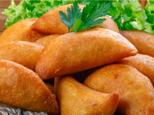 Pastel de angu com mix de queijos 