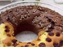 Truque com copo assa bolo sem forma com furo central no meio: fica certinho!