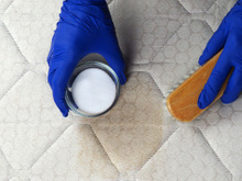 Nem vinagre, nem limão: remova o mofo do colchão usando uma solução de limpeza caseira simples