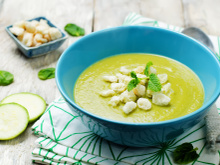 Caldo de mandioquinha com espinafre