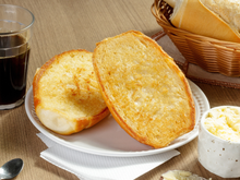 Hábito queridinho dos brasileiros é um verdadeiro terror nutricional: os perigos de comer pão com manteiga de manhã