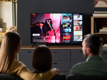 Tela grande por menos de R$ 3 mil! Smart TV Philco 4K e 58 polegadas está com 37% de desconto
