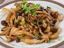 O truque infalível para fazer shimeji na manteiga igual de restaurante japonês é mais fácil do que você pensa