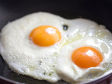 Esses são os erros que você comete que fazem com que o ovo grude na frigideira todas as vezes