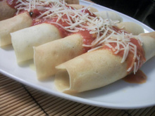 Panqueca com recheio de carne moída e mussarela