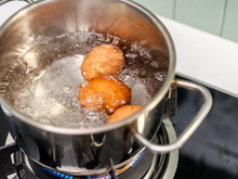 Você nunca mais vai cozinhar ovos na panela no fogão: esse método é muito melhor