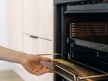 Com quantos anos você descobriu que cada posição da grade do forno tem um função específica?