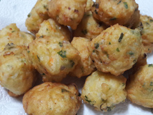 Bolinho de arroz com queijo e creme de leite