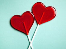 Pirulito de morango em formato de coração: receita fácil