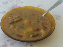 Sopa de mandioca com costela na pressão