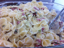 Massa ao molho de gorgonzola com calabresa