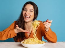 Palavra de bioquímica: dá para comer macarrão, pão e arroz sem ter picos de glicose com esse truque simples na hora da refeição