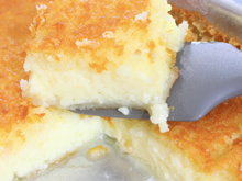 Nem bolo de fubá, nem bolo de cenoura: esse bolo de coco cremoso é o maior sucesso no café da tarde aqui de casa