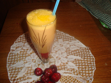 Suco de acerola e mamão natural