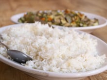 Quer um arroz soltinho e perfeito? O segredo está nesse truque simples que quase ninguém conhece