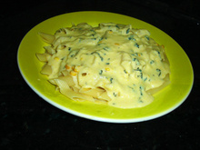 Penne ao molho de milho, parmesão e manjericão