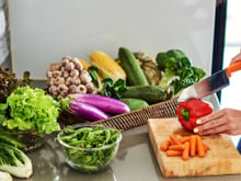 É assim que eu faço para ter vegetais para a semana toda: preparo apenas uma vez, rende muitas porções e ajuda a manter a dieta