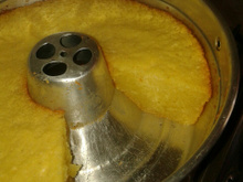 Bolo de mandioca crua ralada