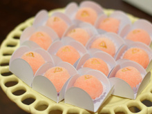 Minha mãe criou um brigadeiro rosa para um evento de Outubro Rosa e agora meus filhos só querem comer esse docinho