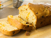 Bolo de laranja sem glúten e cheio de fibras: é importante usar a casca da fruta pra receita ficar com aquele gostinho de casa de vó
