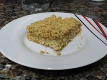 Torta de banana com farofa de paçoca