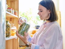 Adeus traças e odores: coloque louro nos armários e gavetas e veja a mágica acontecer na sua casa