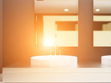 A ideia genial de uma designer de interiores que transformou um banheiro pequeno e muito escuro: "Agora a luz entra e banha o cômodo"