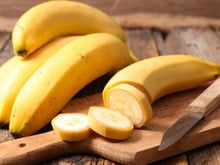 Chef revela: bananas permanecem frescas sem escurecer por duas semanas se armazenadas em um local inesperado