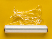 Papel filme grudado nunca mais: descubra como desenrolar sem sufoco!