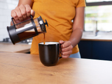 Sou especialista em saúde garanto: "Evite beber café durante as nove horas que antecedem o sono para que o corpo aproveite melhor os efeitos positivos da bebida"