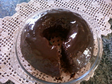 Bolo de chocolate com cobertura de brigadeiro