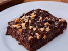 Sem açúcar, sem farinha, sem leite e até sem manteiga: eu só acredito que esse brownie fit (molhadinho) é bom porque eu mesma faço!