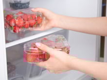 Não é só lavar: o truque que faz o morango durar muito mais tempo na geladeira sem estragar