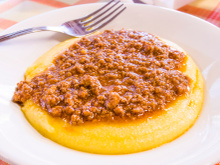 Polenta na panela de pressão: você nunca mais vai querer preparar de outro jeito depois de ver essa receita!