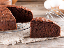 Menos é mais: essa receita de bolo de chocolate simples prova que ele não precisa de cobertura para ser irresistível!