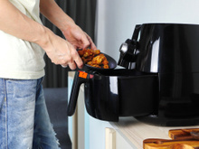 Quais comidas e itens podem estragam a Air fryer? Confira dicas e acessórios para facilitar o uso no dia a dia